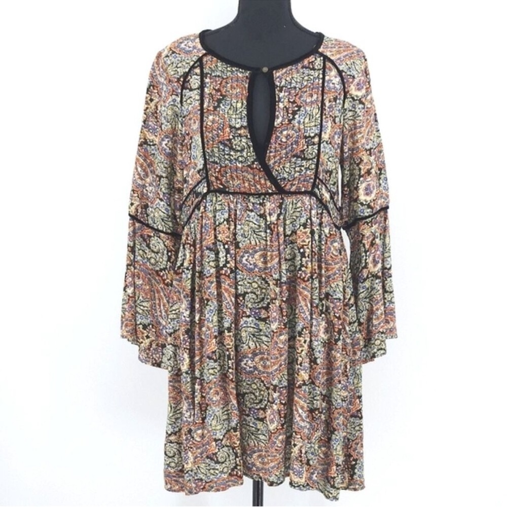 American Eagle AEO Bell Sleeve Dress Large
Paisley Velvet Trim Garden Fairy Boho